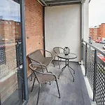 Host & - Even Keel Apartament *