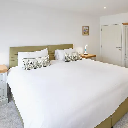 Host&stay - Even Keel *