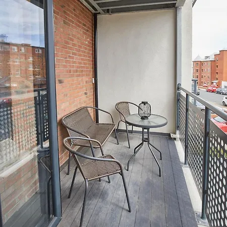 Host & - Even Keel Apartment *